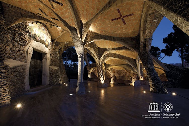 Cripta Gaudi Colonia Guell Barcelona 2.jpg