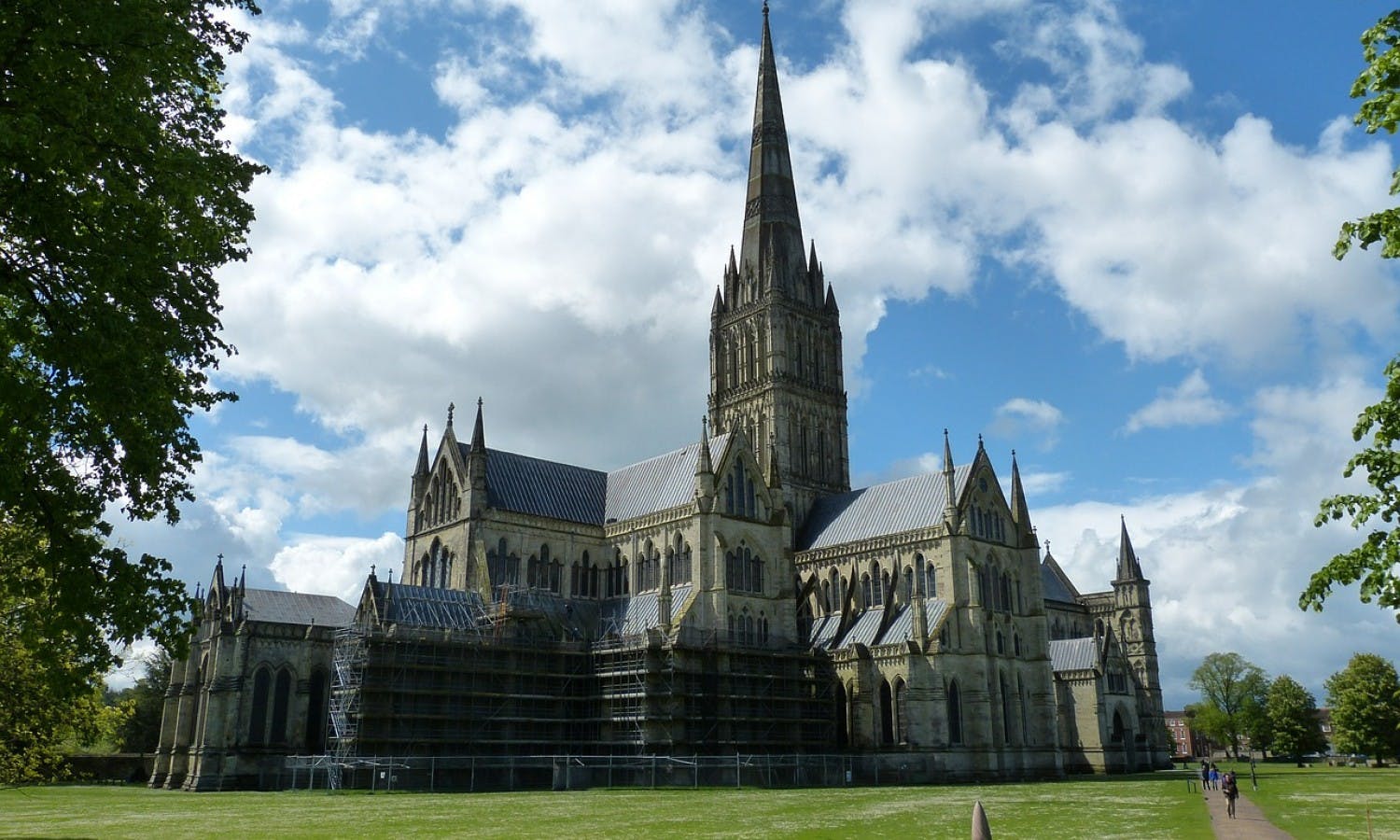 Stonehenge, Bath, & Salisbury Cathedral Guided Tour with Tickets