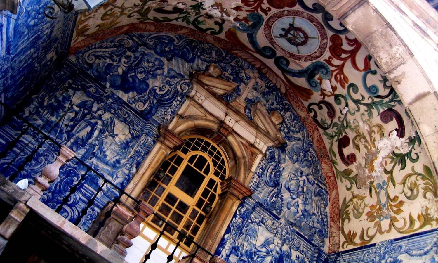 Fátima Sanctuary, Óbidos, Batalha and Alcobaça Monasteries & Nazaré - Guided Tour
