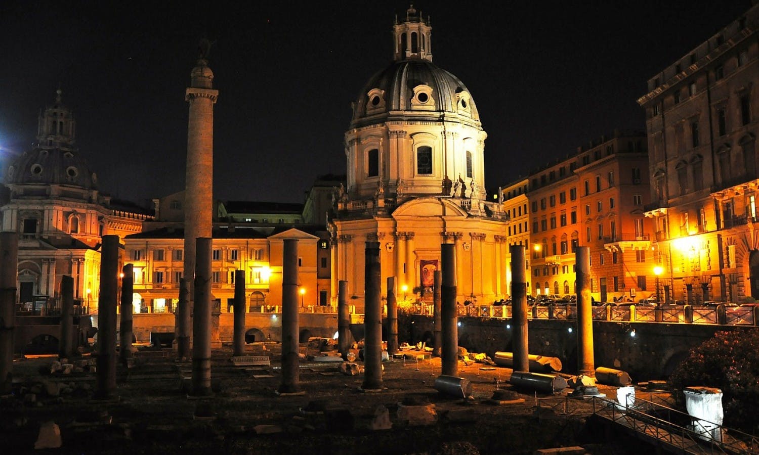 Illuminated Rome Night Tour with Wine and Appetizers