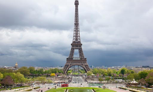 Skip the Line Tickets to the Eiffel Tower with Summit Access and Guided Visit (Day Tour)