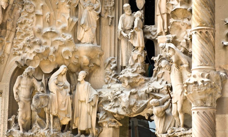 Sagrada Familia: Tour with Skip The Line Tickets and Optional Towers Visit