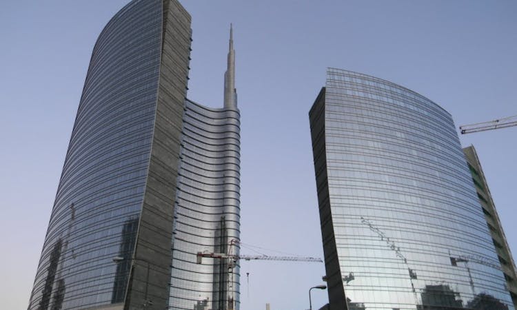 Private tour of the new architecture and skyscrapers in Milan