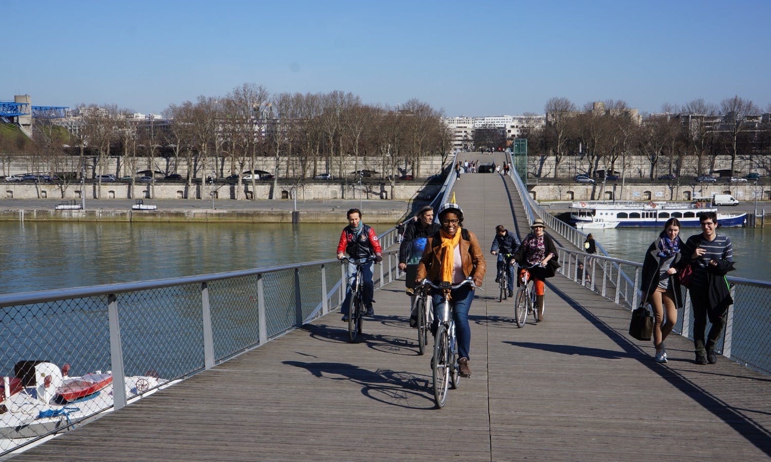 Paris: Guided Bike Tour with Food Tasting