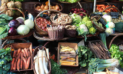 Paris: Market Tour and Cooking Lesson with a French Chef