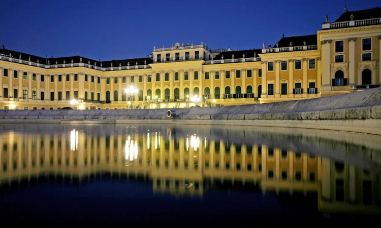 An evening in Schönbrunn: dinner and concert
