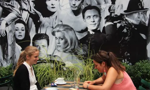 Montmartre: Cinema, Stars and Glamour Walking Tour