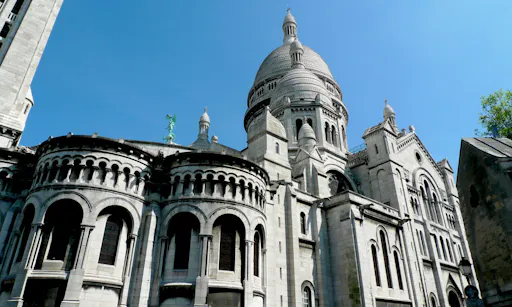 Montmartre: Cinema, Stars and Glamour Walking Tour