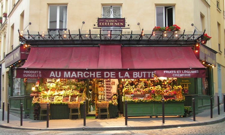 Cinema walking tour in Montmartre