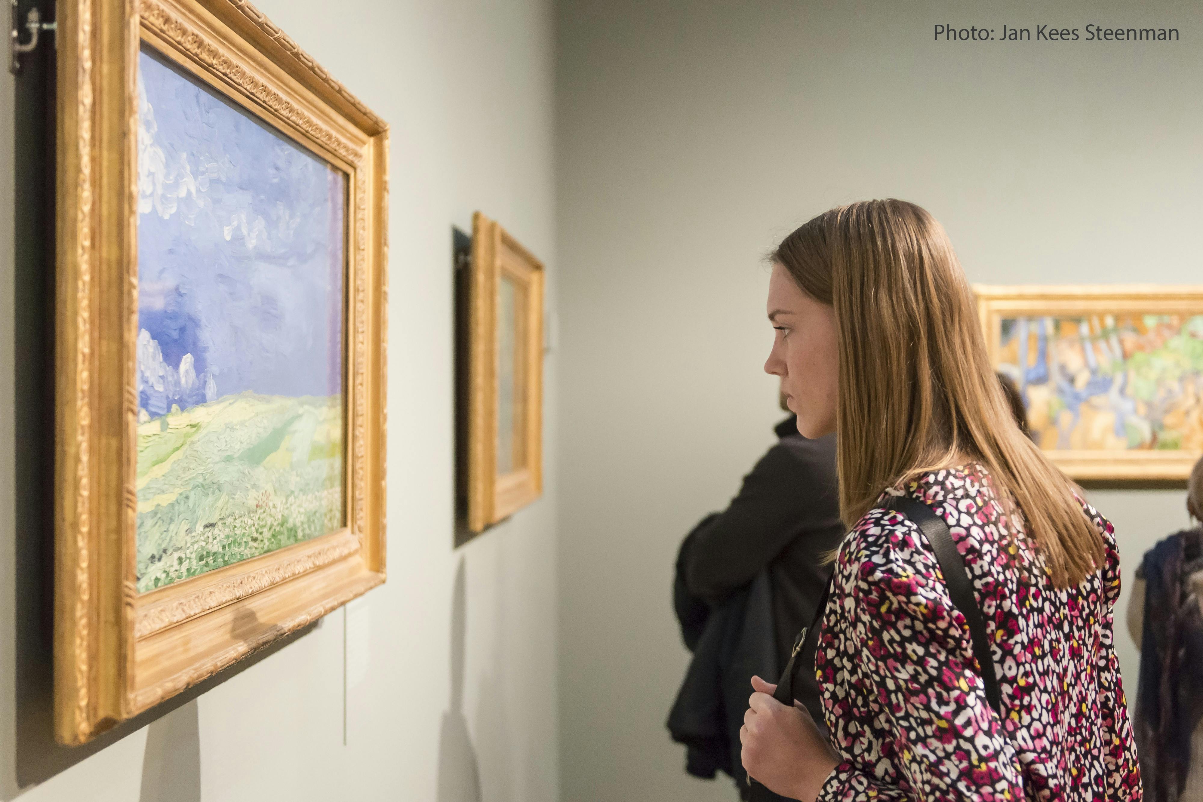 Van Gogh with photo credits girls looking at paintings