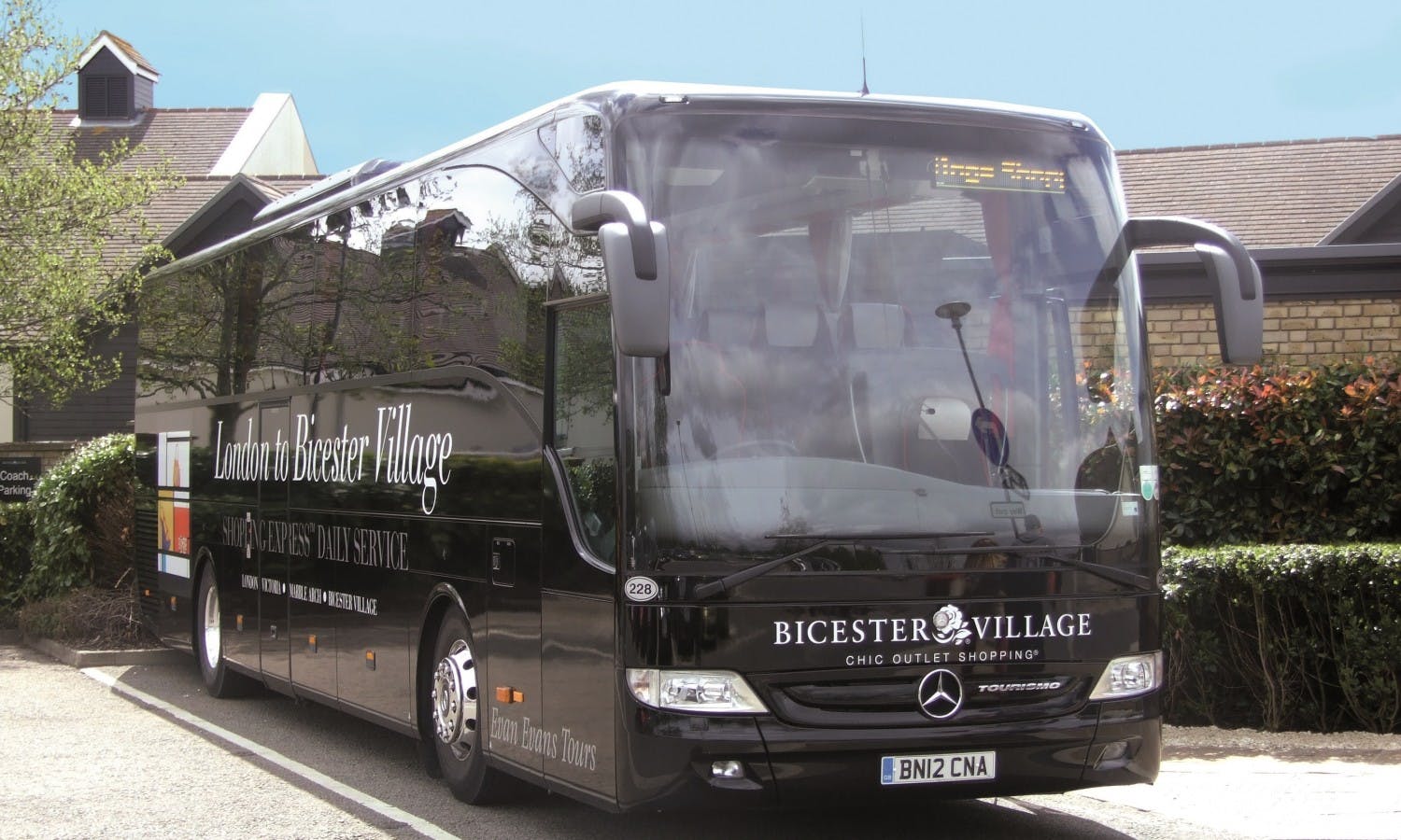victoria coach station to bicester village