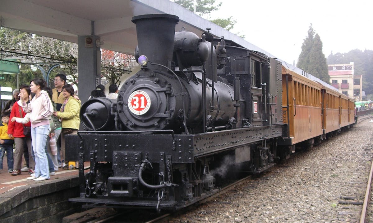 Full-day countryside North Holland tour by steam train & ship including South Sea Museum-0