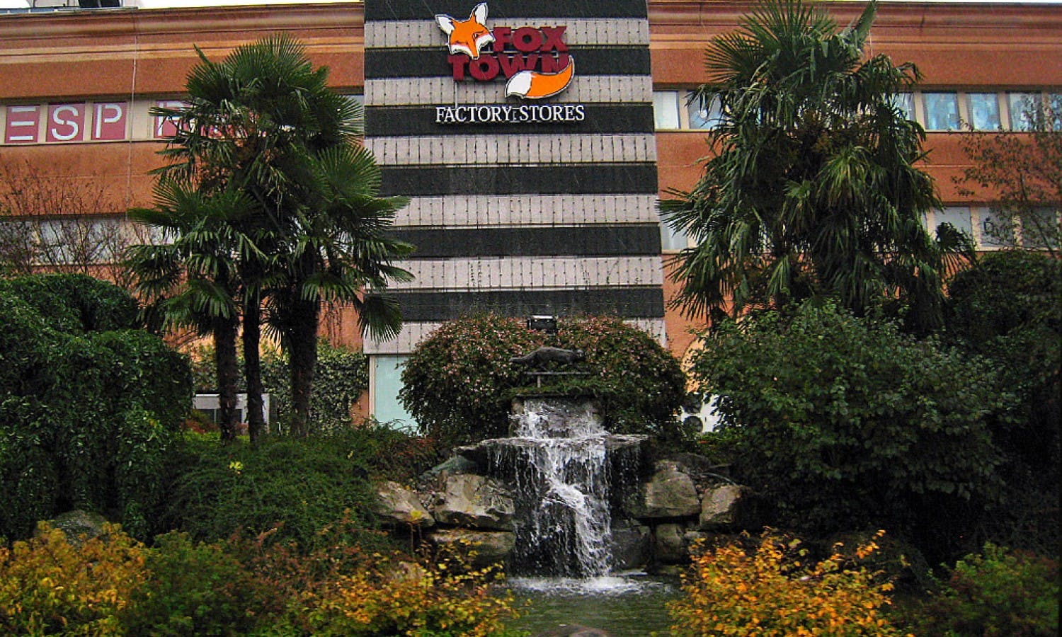 FoxTown Outlet: shopping tour from Milan | musement
