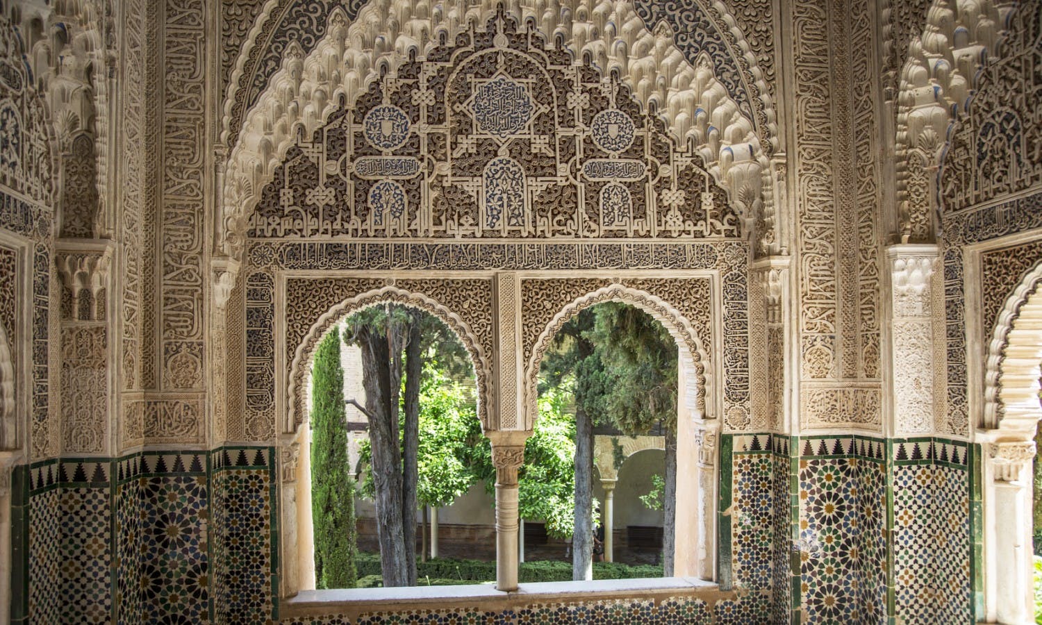 Alhambra guided tour with flamenco show