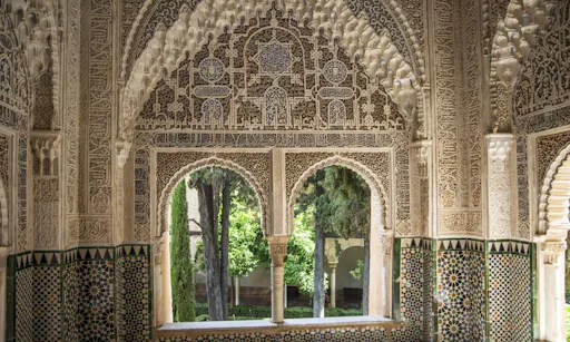 Alhambra guided tour with flamenco show