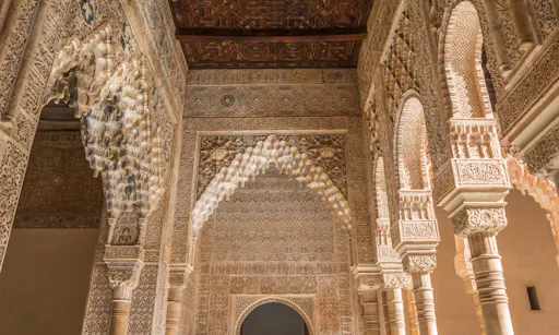 Alhambra guided tour with flamenco show