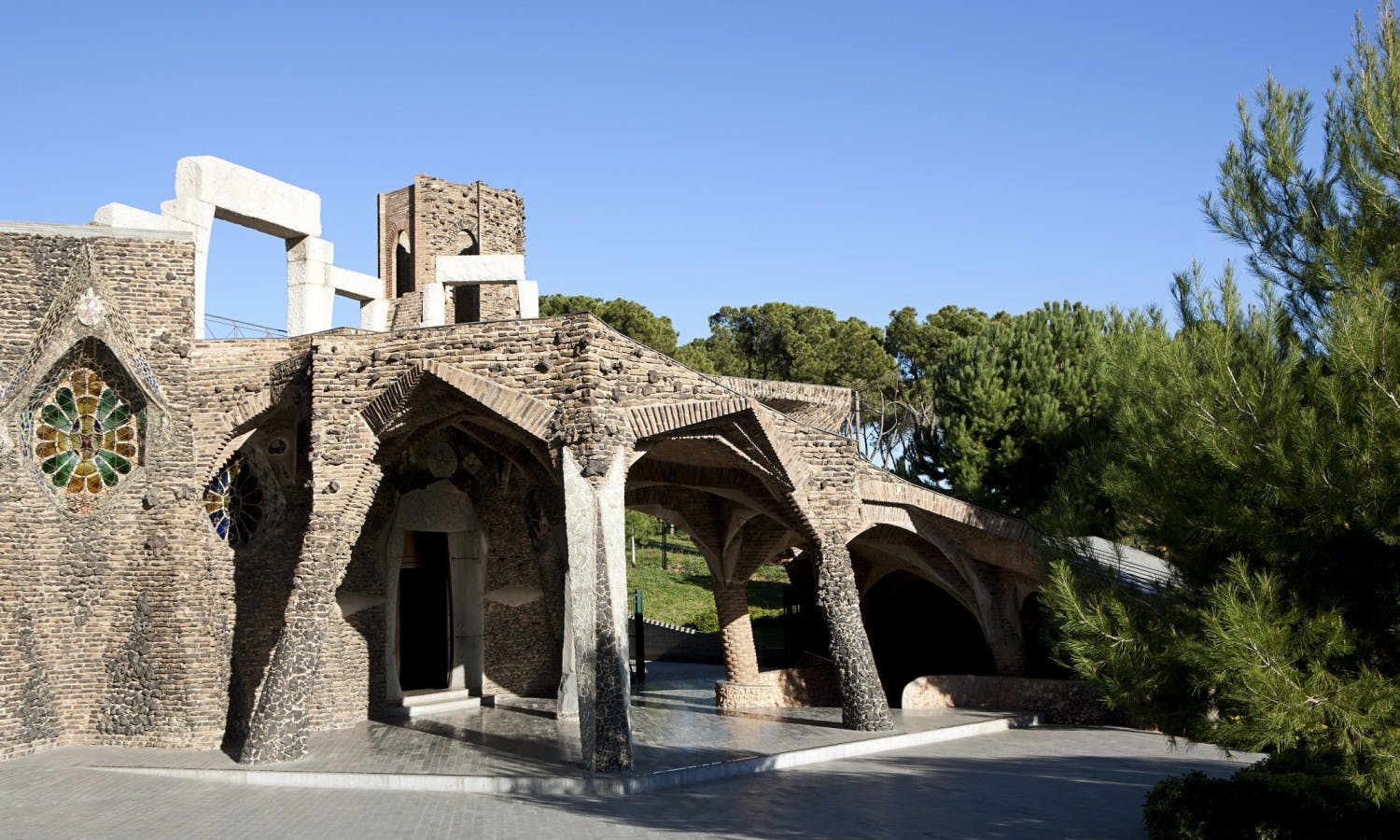 Gaudí Crypt in Colonia Güell - Entrance tickets-1