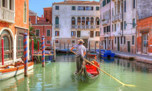 Gondola ride © Alexander - Fotolia.com_64959166_M.jpg