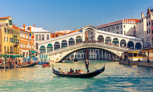 Rialto Bridge in Venice_Fotolia_63839278.jpg