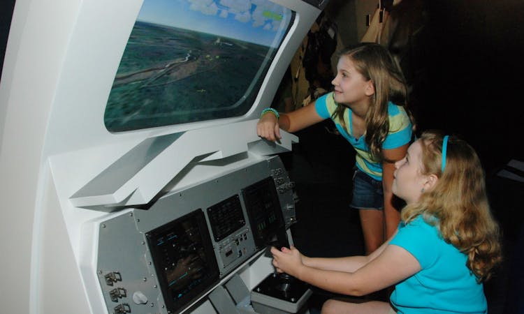 kennedy space center - orlando - landing simulator - kids.jpg