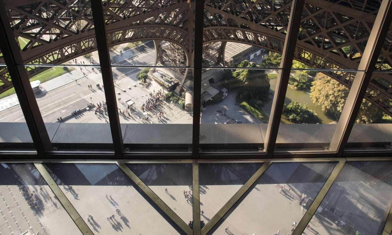 Paris: Express Eiffel Tower Tour with 2nd floor Observation Deck Access and Seine River Cruise-4