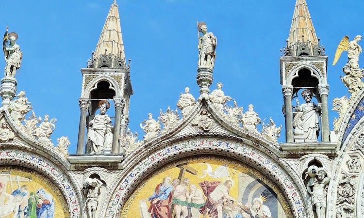 Morning walking tour of Venice with St. Mark's Basilica and gondola ride