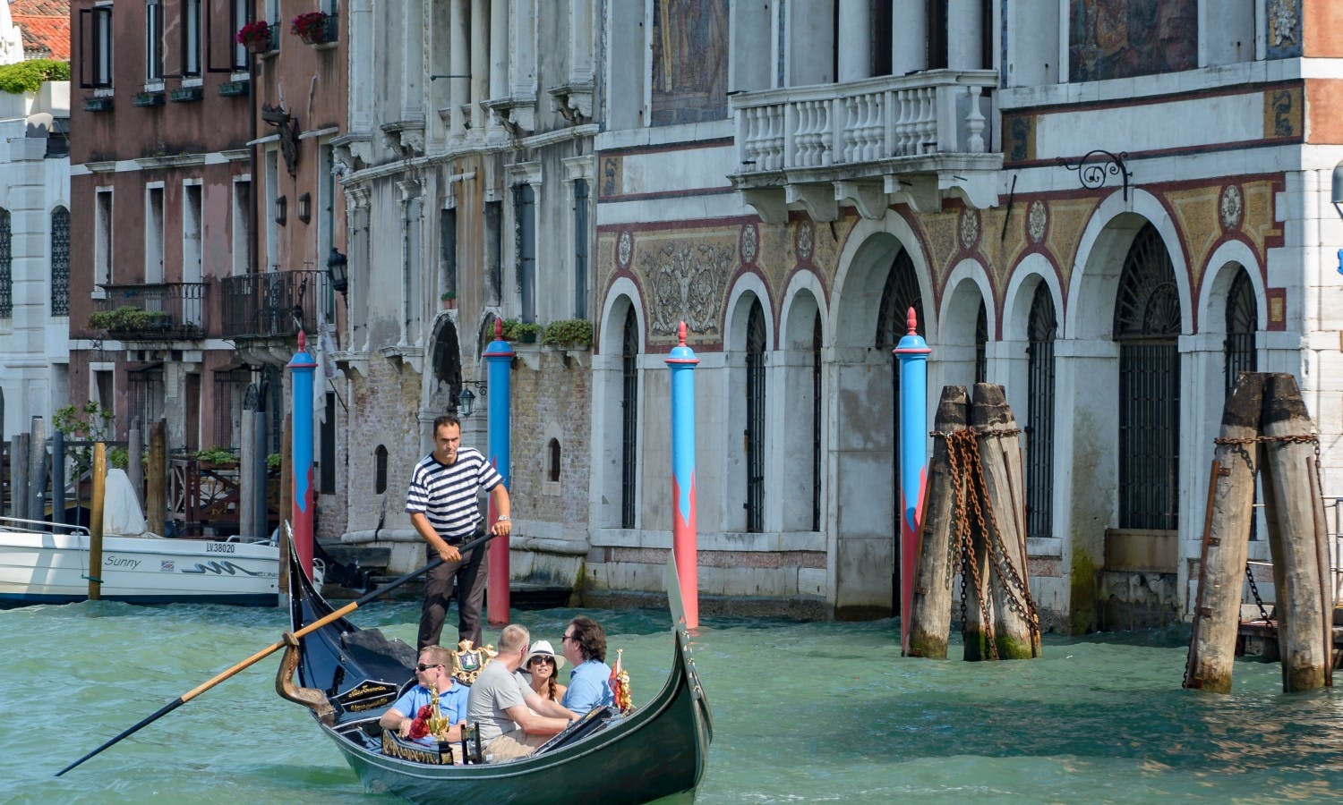 Barche Gondole Venezia_Fotolia.jpg