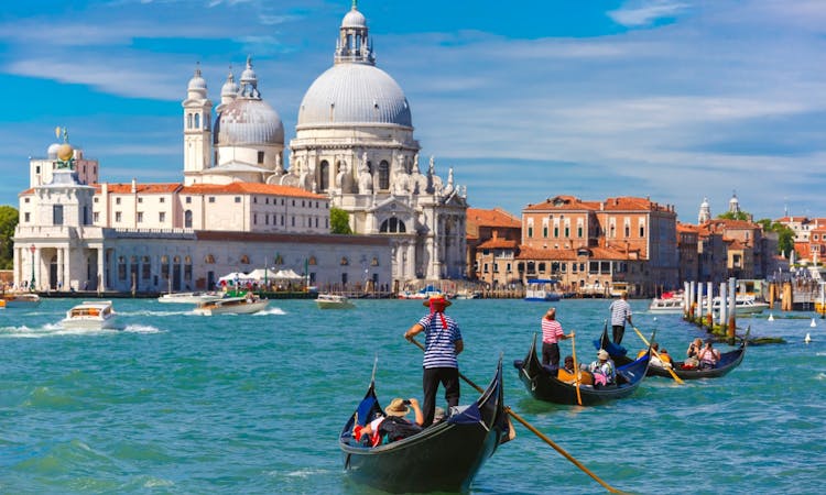 Gondolas on Canal Grande in Venice, Italy_Fotolia.jpg