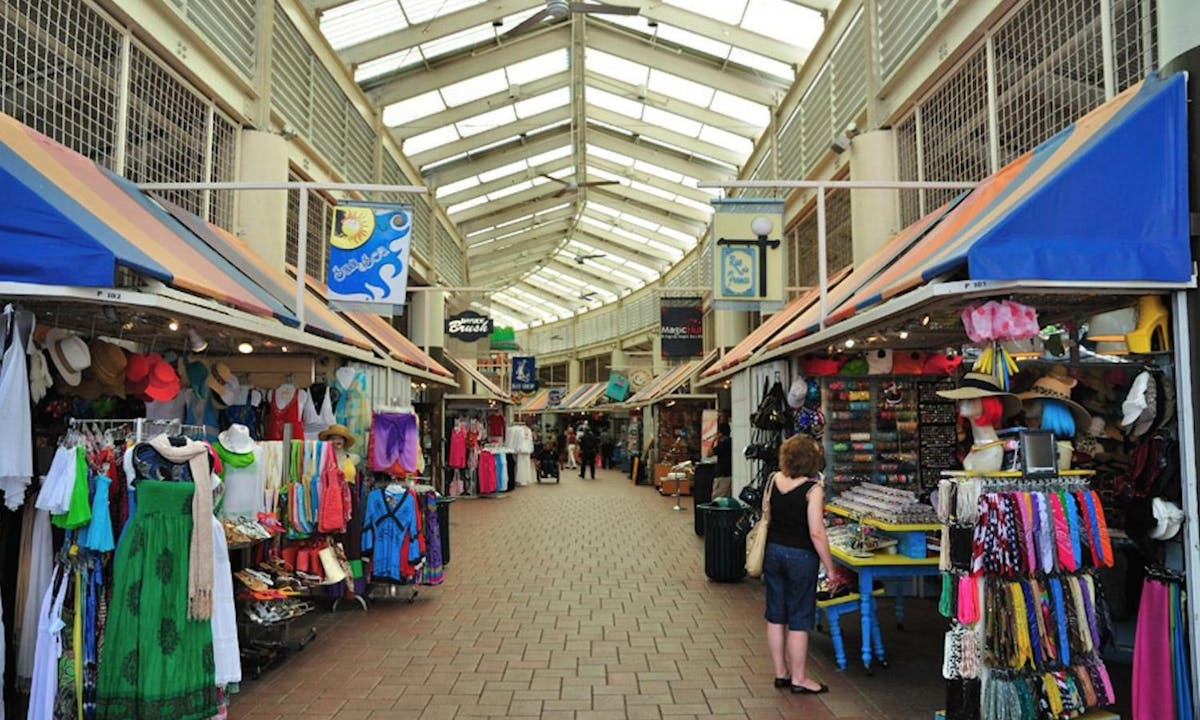 miami - tour - bayside marketplace mall - inside.jpg