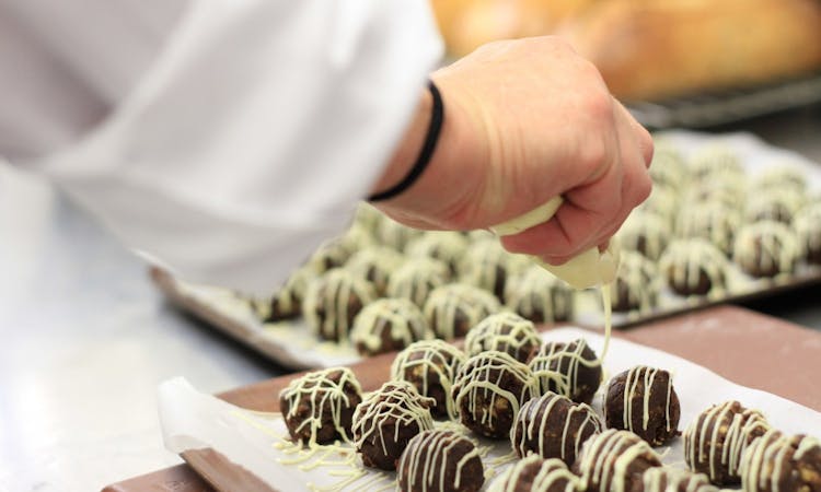 Guided tour of the finest chocolates in Paris