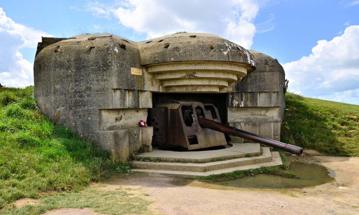 Longues-sur-Mer World War II Gun Battery, Normandy.jpg