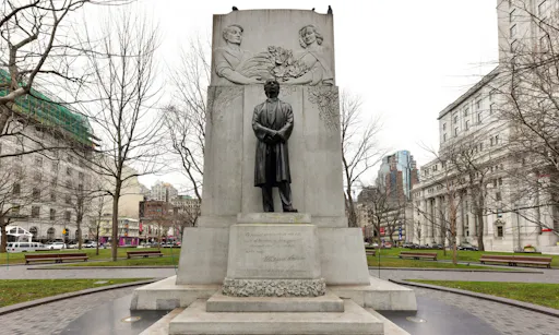 Montreal Main Square.jpg