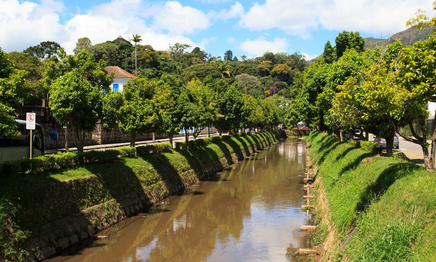Streets and river of Petrópolis, Brazil.jpg