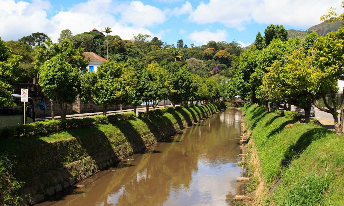 Streets and river of Petrópolis, Brazil.jpg