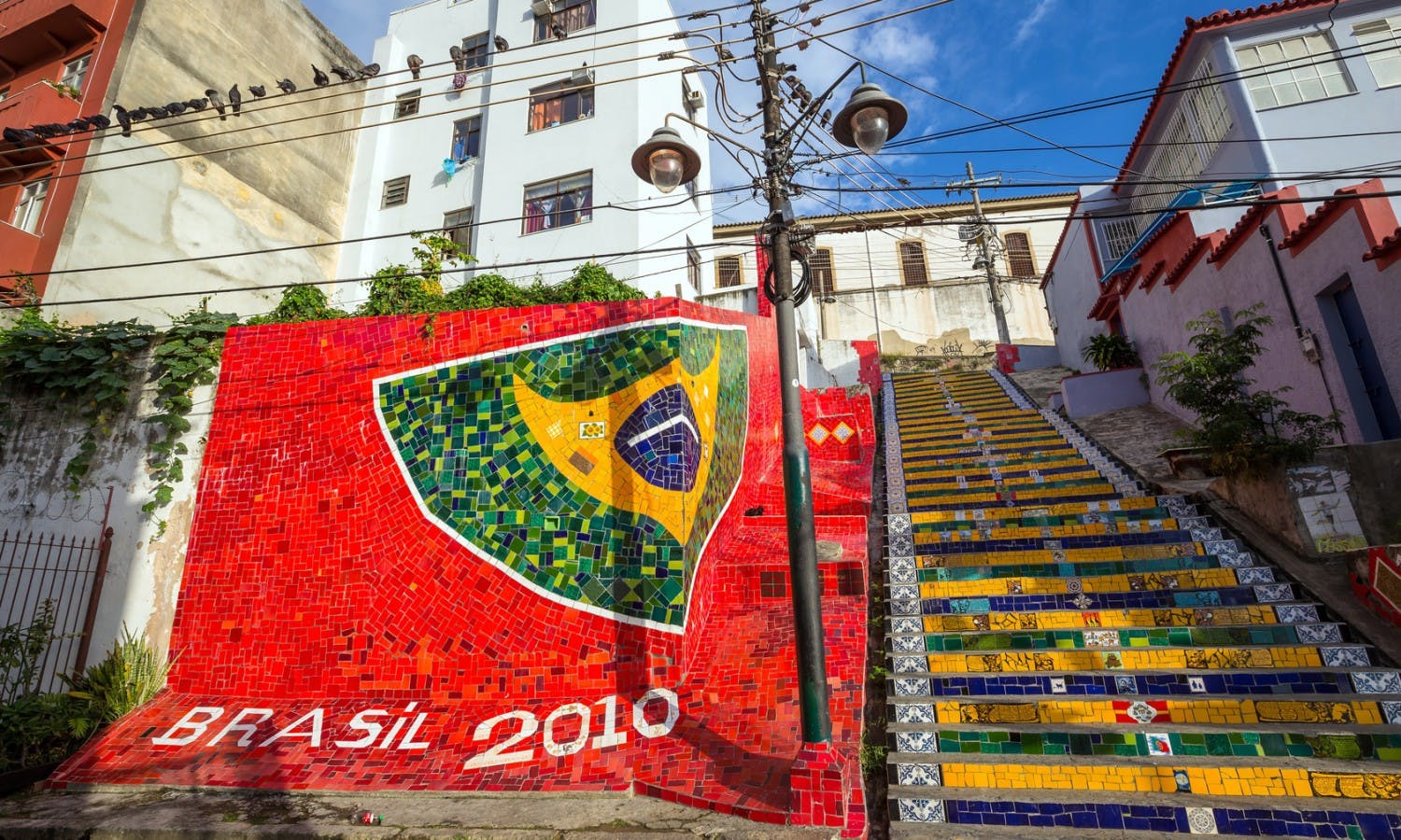 Stairway Selaron on in Rio de Janeiro.jpg