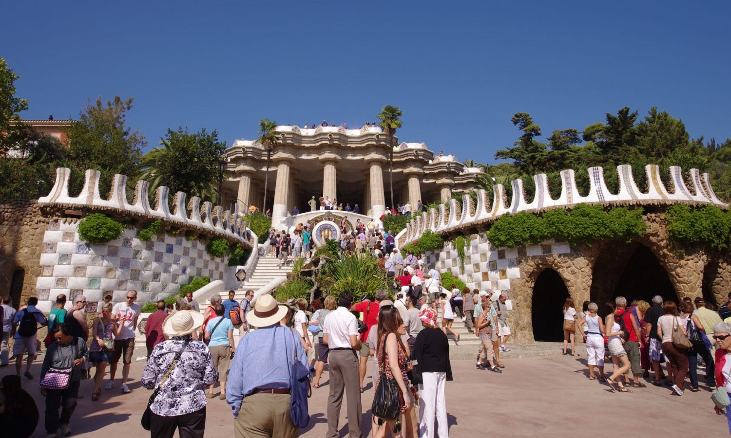Guided tour of Park Güell and Sagrada Familia with early access-0