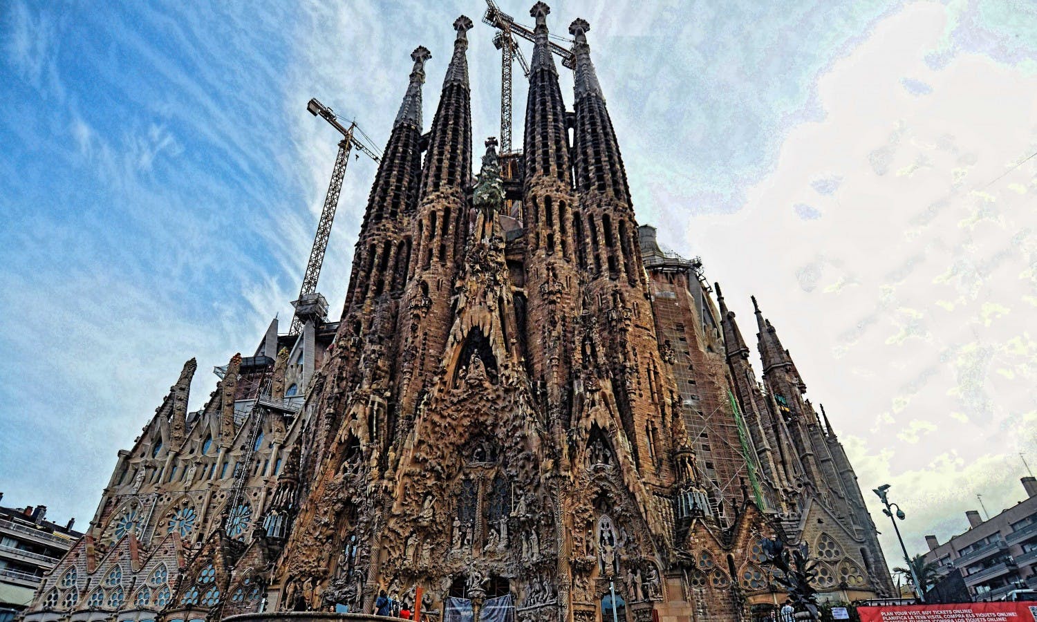 Guided tour of Park Güell and Sagrada Familia with early access-3