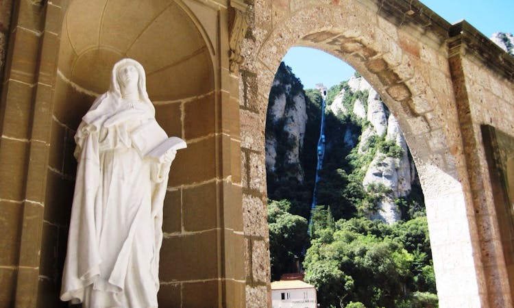 Guided tour of Montserrat Monastery with early access-1
