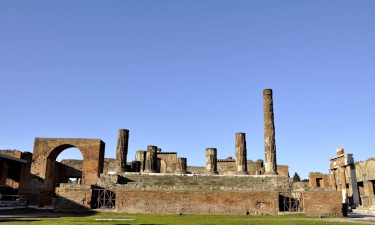 Pompeii skip-the-line 2-hour private guided tour-1