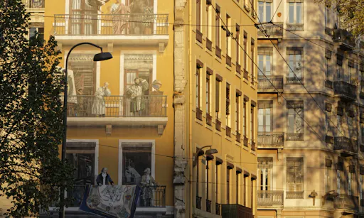 La Fresque des lyonnais au soleil couchant.jpg