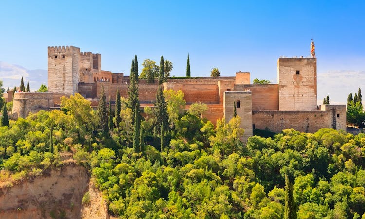 Granada walking tour with Alhambra Palace and Generalife Gardens from Málaga