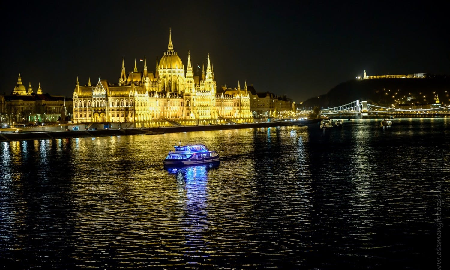 Danube River Cruise with Dinner and Piano Battle Show-1