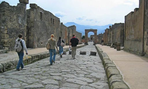 Unesco jewels: Pompeii and Naples tour