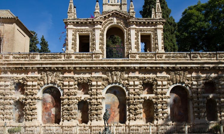 Hızlı Giriş Biletleriyle Sevilla Alcázar'a Rehberli Tur Bileti - 1