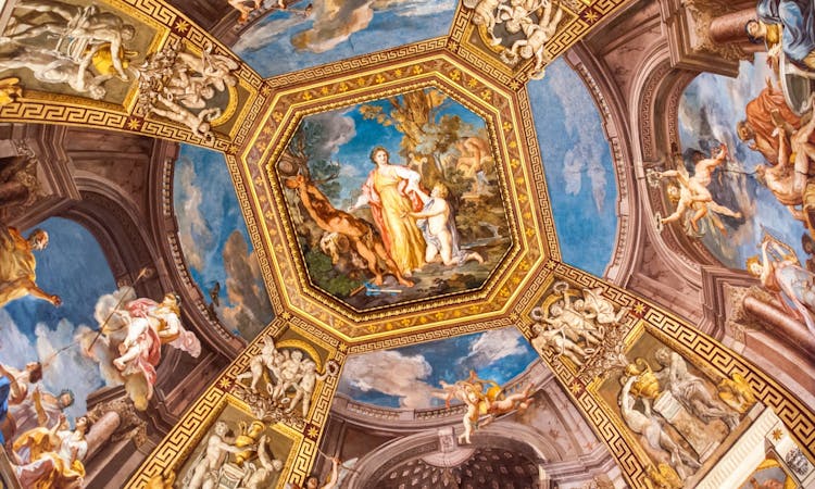 Fresco in a hall in the Vatican Musuems@fotografiecor_Fotolia_55708420_M.jpg
