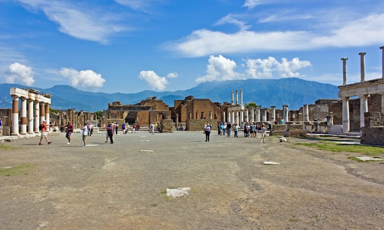 Architectural site in Pompei Visit.jpg