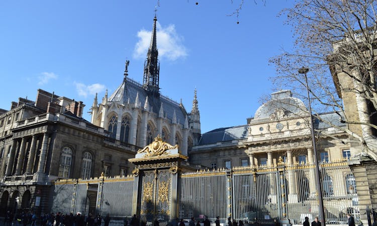 Private tour of Notre Dame (exterior), Conciergerie and Sainte Chapelle