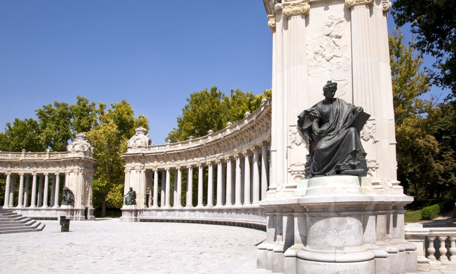 Retiro Park skip-the-line tickets and tour with an expert guide