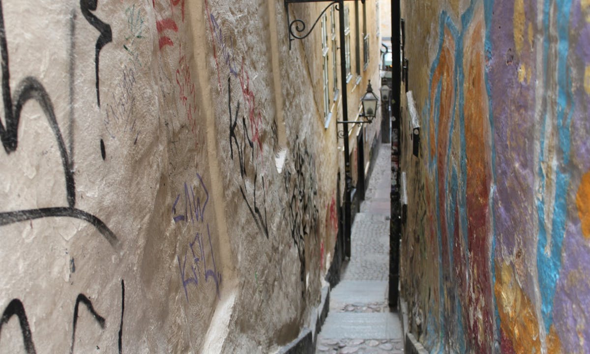 Stockholm Old town walk walls.jpg