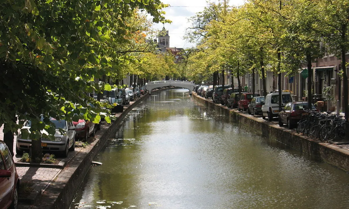 Delft tour from amsterdam canal.jpg